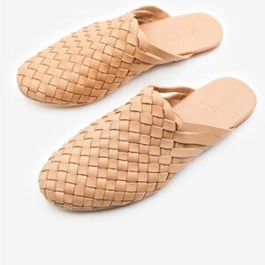 NWT Liberté Leather Elegant Tan Woven Mules